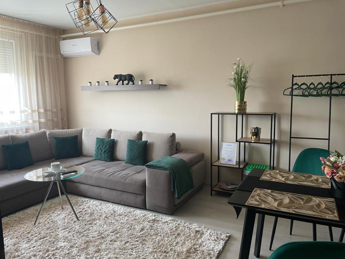 Bella Apartman Debrecen Apartment Bagian luar foto