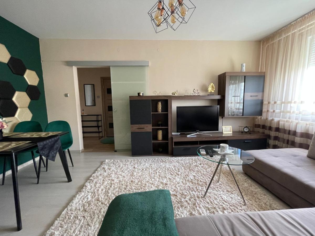 Bella Apartman Debrecen Apartment Bagian luar foto