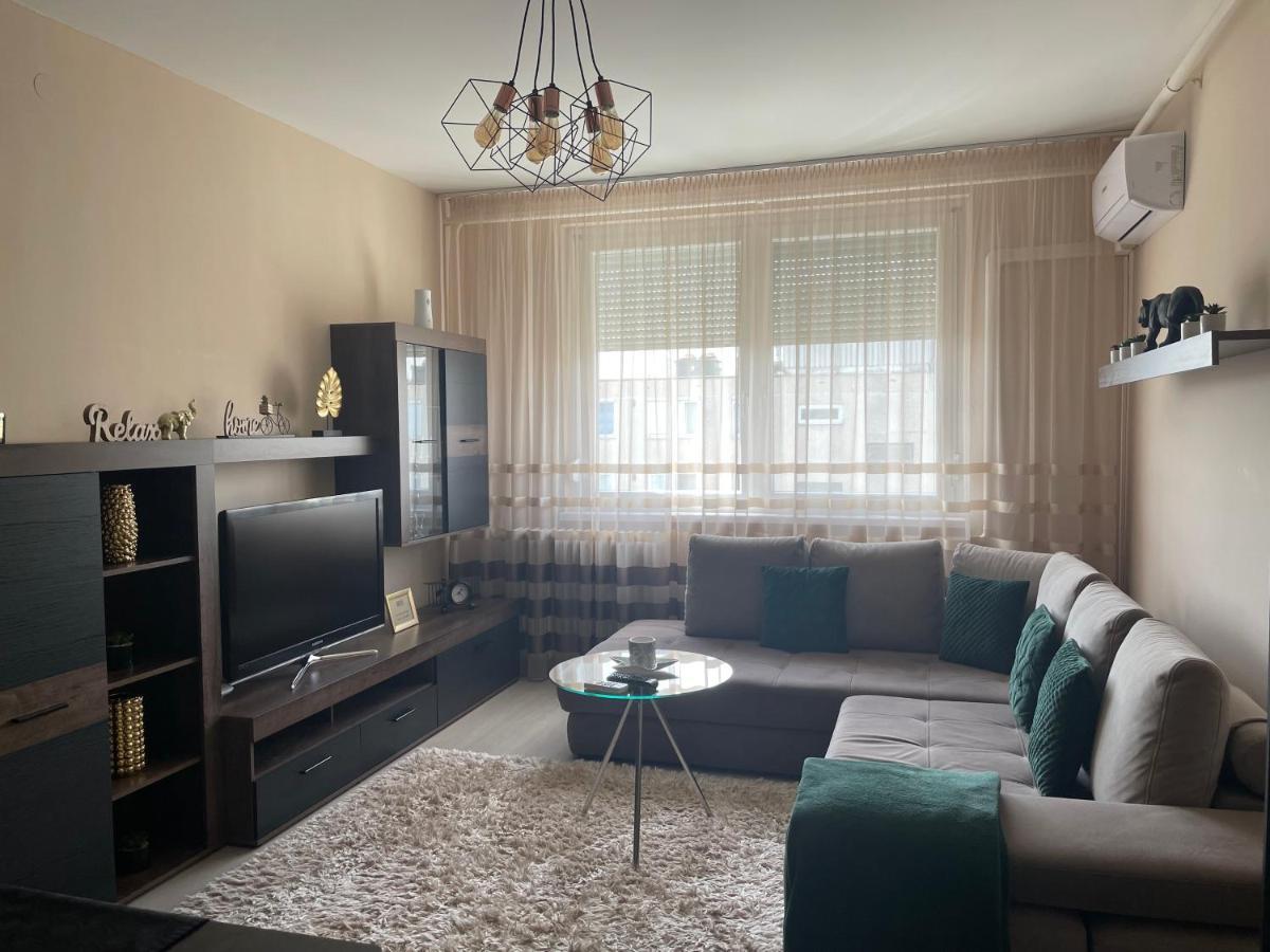 Bella Apartman Debrecen Bagian luar foto