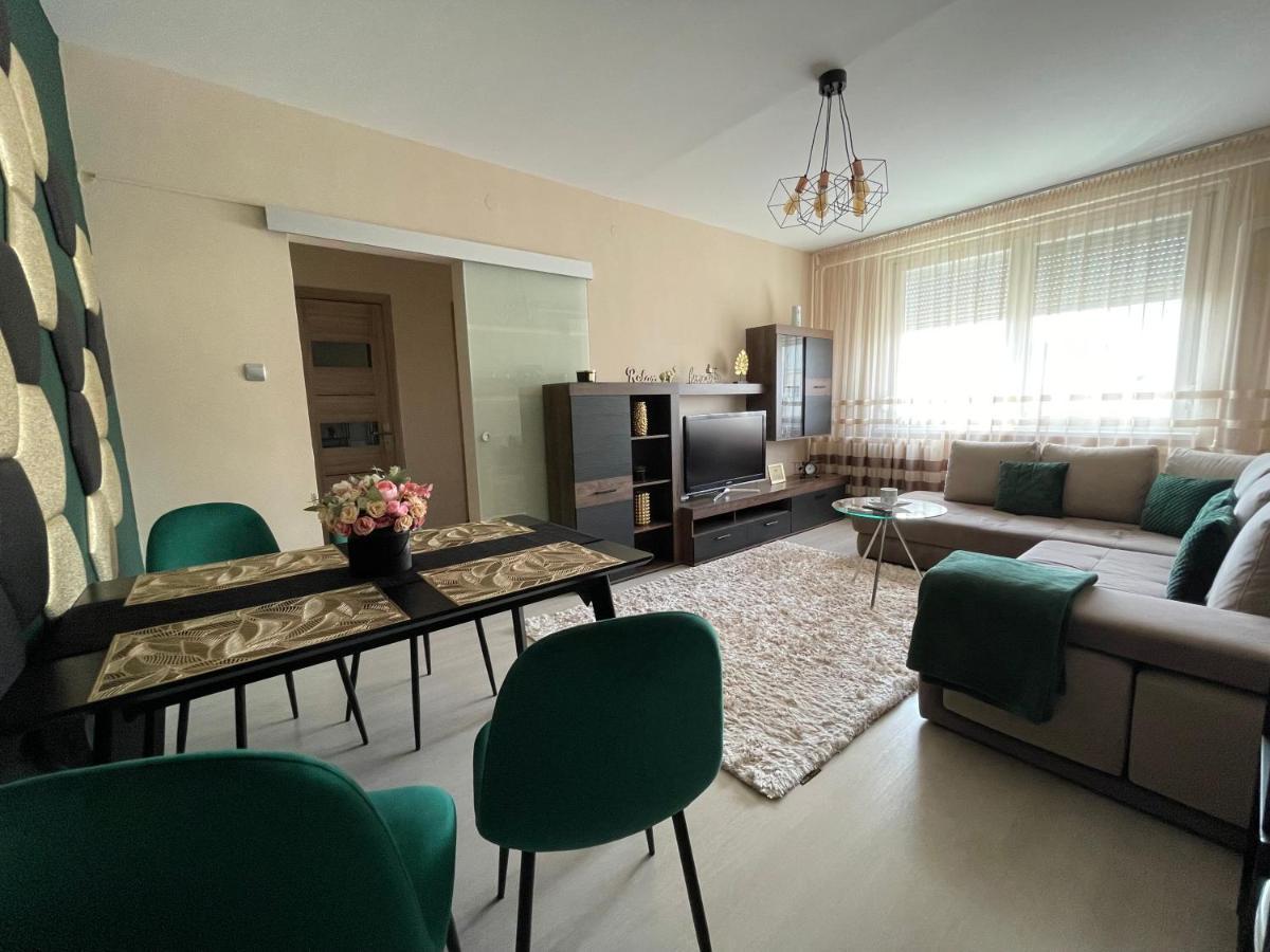 Bella Apartman Debrecen Apartment Bagian luar foto