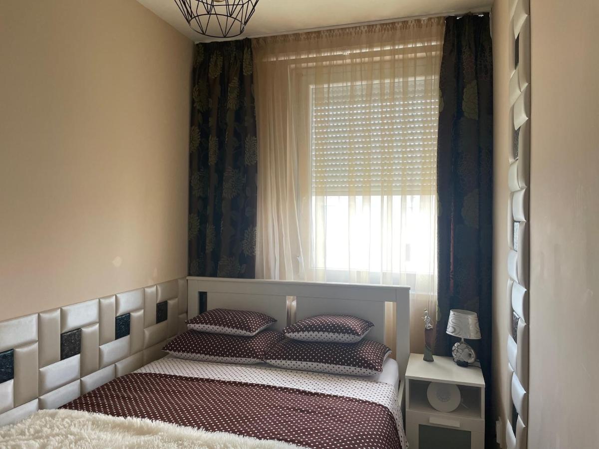 Bella Apartman Debrecen Apartment Bagian luar foto